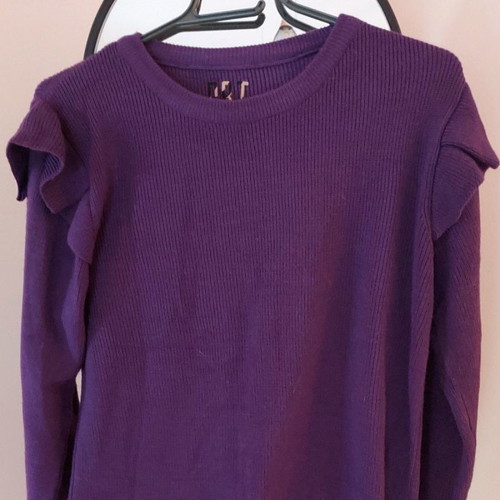 Doretta purple pullover with ruffles new