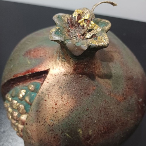 Pomegranate candle used with gold dust height 14.5cm