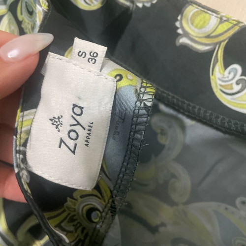 Zoya cardigan like new with unique print, size S