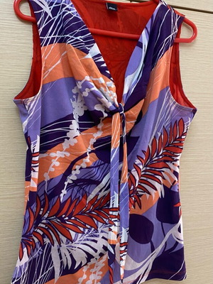 Zara Collection blouse size L like new, red and purple