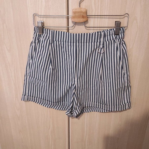 Shorts used with elastic waistband and back pockets