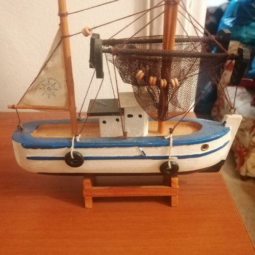 Wooden boat model approx. 17x17 cm