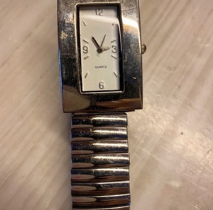 Quartz rectangle watch