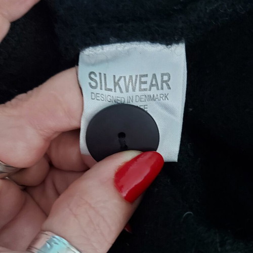 Silkwear wool vest top, short raglan sleeves, button closure
