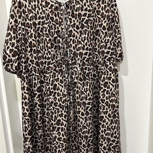 Polyester leopard print dress new, puff sleeves, smock style