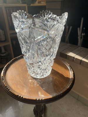 Crystal vase from the 1970s like new with classic carved designs