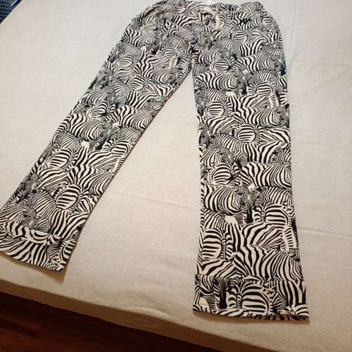 Women's pants medium size like new, black and white