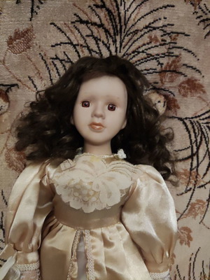 Vintage κούκλα πορσελάνης μεταχειρισμένη με σπασίματα