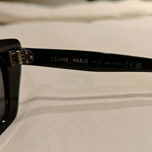Celine40187I sunglasses like new, black