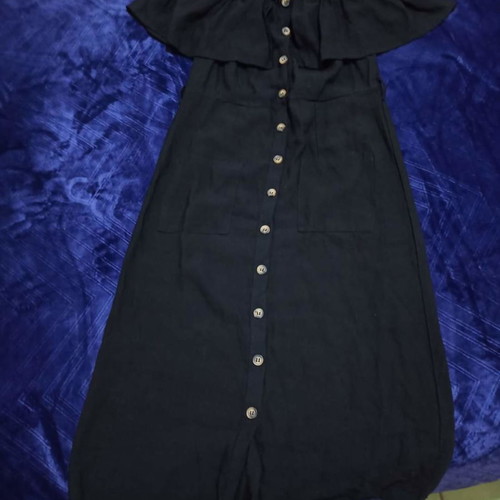 Dress like new black with buttons and ruffles on shoulders
