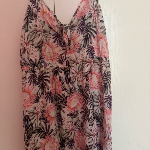 H&M short dress like new, size XXXL, white pink