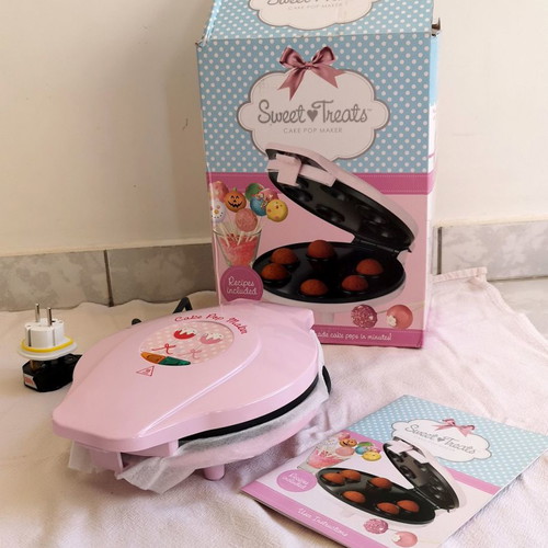 Cake Pop Maker new with adapter and recipe book