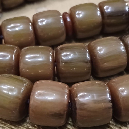 Bakelite komboloi worry beads, marble type, 33 beads