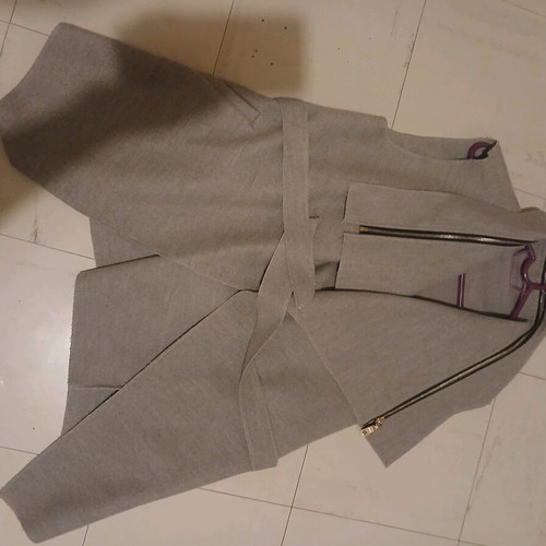 Sleeveless outerwear like new, gray, sizes M and L