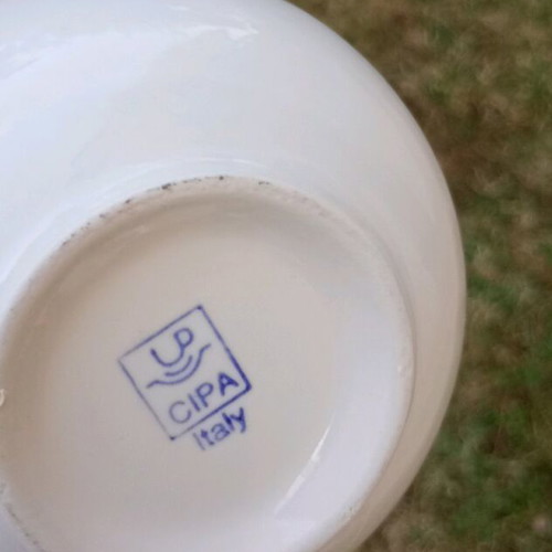 Porcelain mug used, no chips