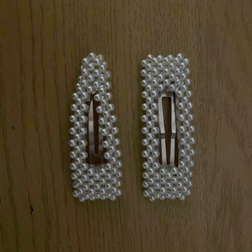 Pearl hair clips like new, white