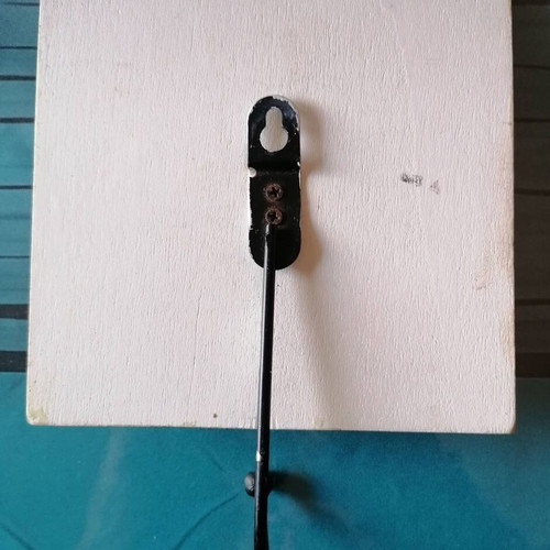 Kitchen Hook with Eiffel Tower Background 12 x 12 cm like new