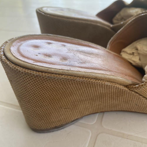 Mule shoes used beige with gold details, comfortable heel