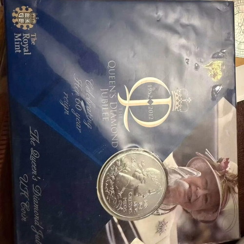 5 Pounds Royal Mint Commemorative Coin New 2012 Queen Elizabeth II