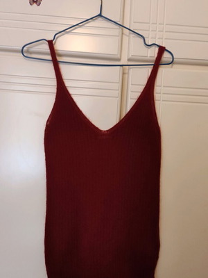 Sisley wool top burgundy like new, size M