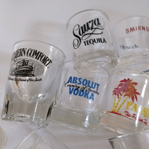 Shot glass collection like new, 14 pieces