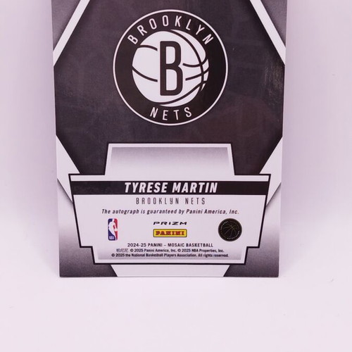 2024-25 Panini Mosaic Tyrese Martin Scripts Prizm Auto card like new