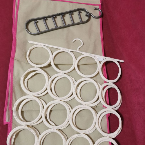 Hangers 3+1 and organizer case like new