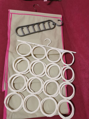Hangers 3+1 and organizer case like new
