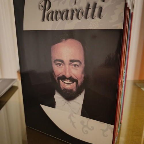 Pavarotti Platinum CD collection like new, classical genre