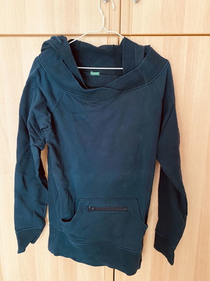 Benetton black cotton sweatshirt used, size M