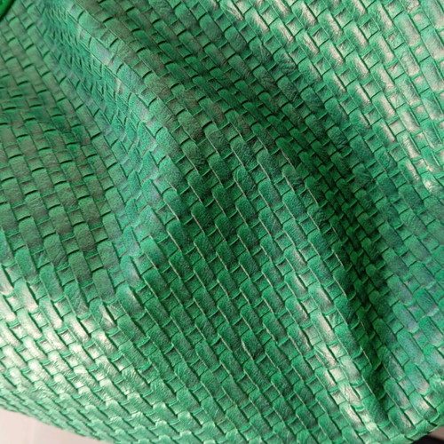 Triton shoulder bag like new, green