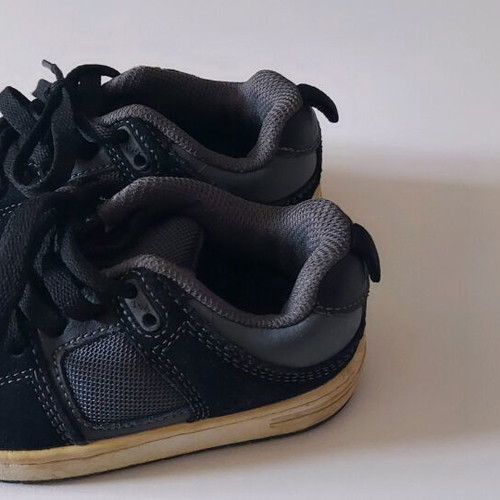 Children's shoes used, size 9, black and gray