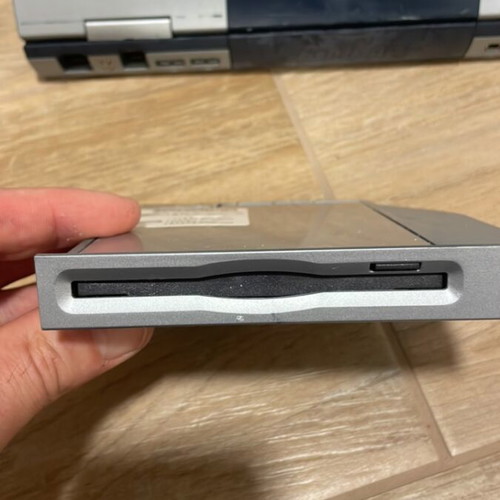 Compaq Presario 1700 laptop μεταχειρισμένο, με floppy disk drive και φορτιστή