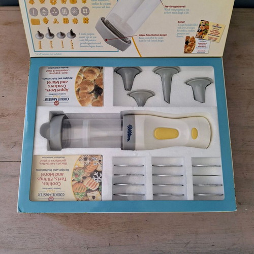 Wilton Cookie Master Plus Electric Cookie Press Vintage Complete Set