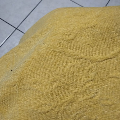 Yellow pillowcase 42×42 like new