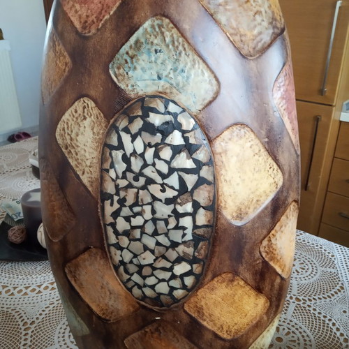 Ceramic vase used with floor pattern design