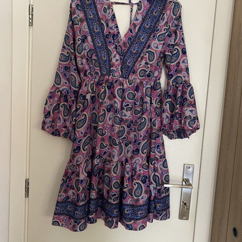 Dress colorful, like new, sizes M to L, versatile for walk or beach