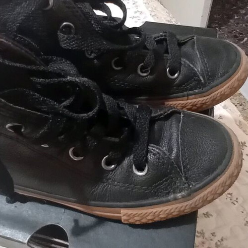 Converse leather shoes size 29 like new