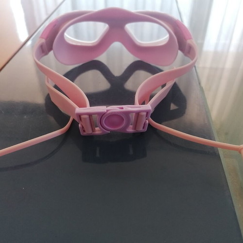 Swimming goggles for girls used with suction cup