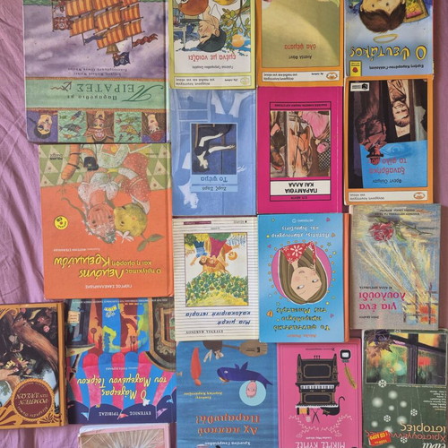 Children and Teen Books like new, set of 17 in Greek