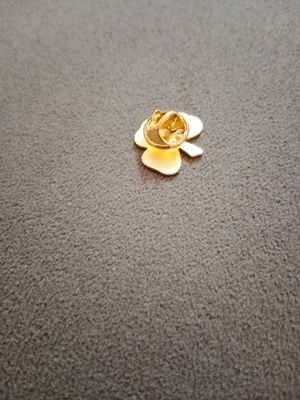 Clover pin new