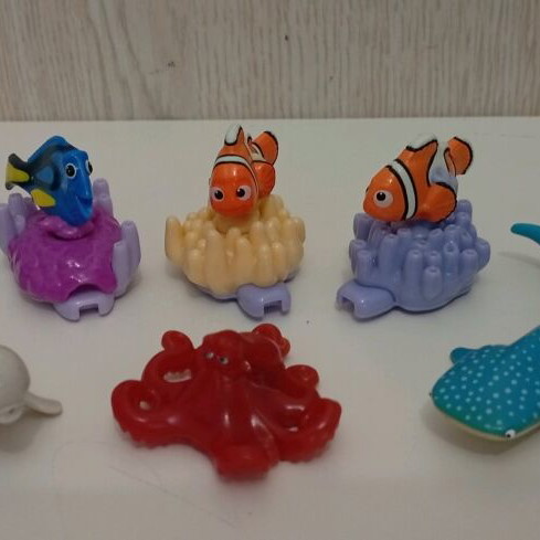 Kinder Joy Surprise used Finding Dory Nemo figure set