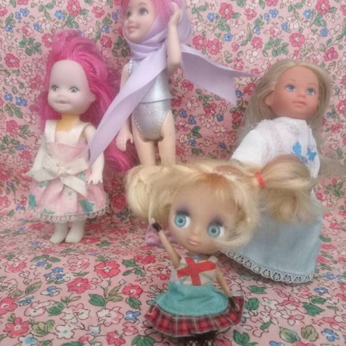 Mini doll collection of 4, Barbie Chelsea Rock 'N Royals, Blythe Lps, Simba Evil and Vintage