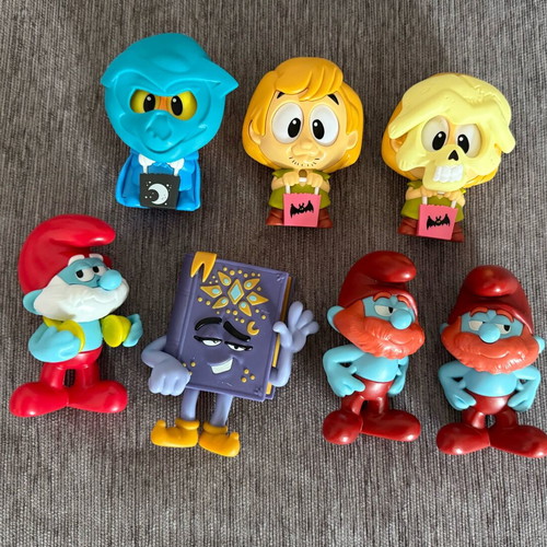 Scooby Doo & Smurfs figures used, pack of 7 pieces