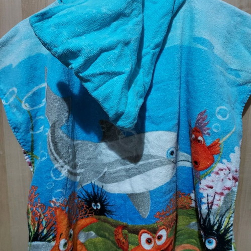 Poncho towel like new for small children up to 5 years old