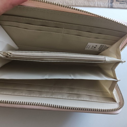 Women's wallet like new, pink, missing zipper clip