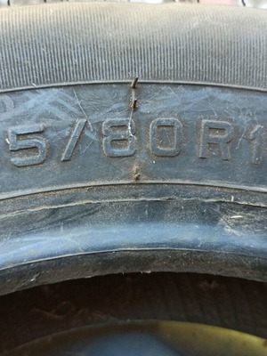 Townhall trailer tires like new, size 155/80/13, set of 2