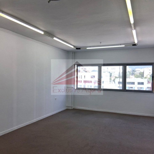 Office 30 sqm in Athens with private toilet and security features
