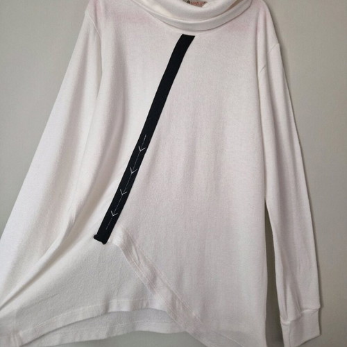 Simple asymmetrical white turtleneck blouse Small new with black pattern