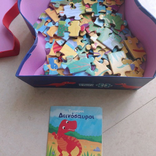 Dinosaur puzzles like new, 75 and 100 pieces